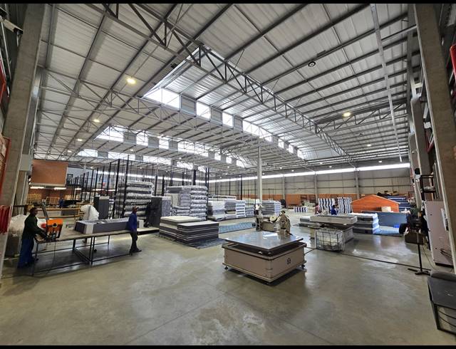 2,889M² WAREHOUSE TO LET IN COSMO BUSINESS PARK